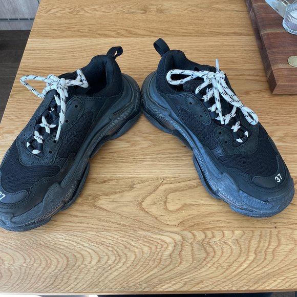 Balenciaga Black and White Sneakers - Picture 3 of 10